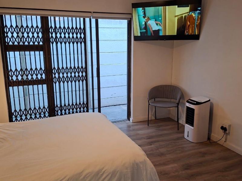 Furnished bachelor garden flatlet within walking distance of the beach - Photo 3