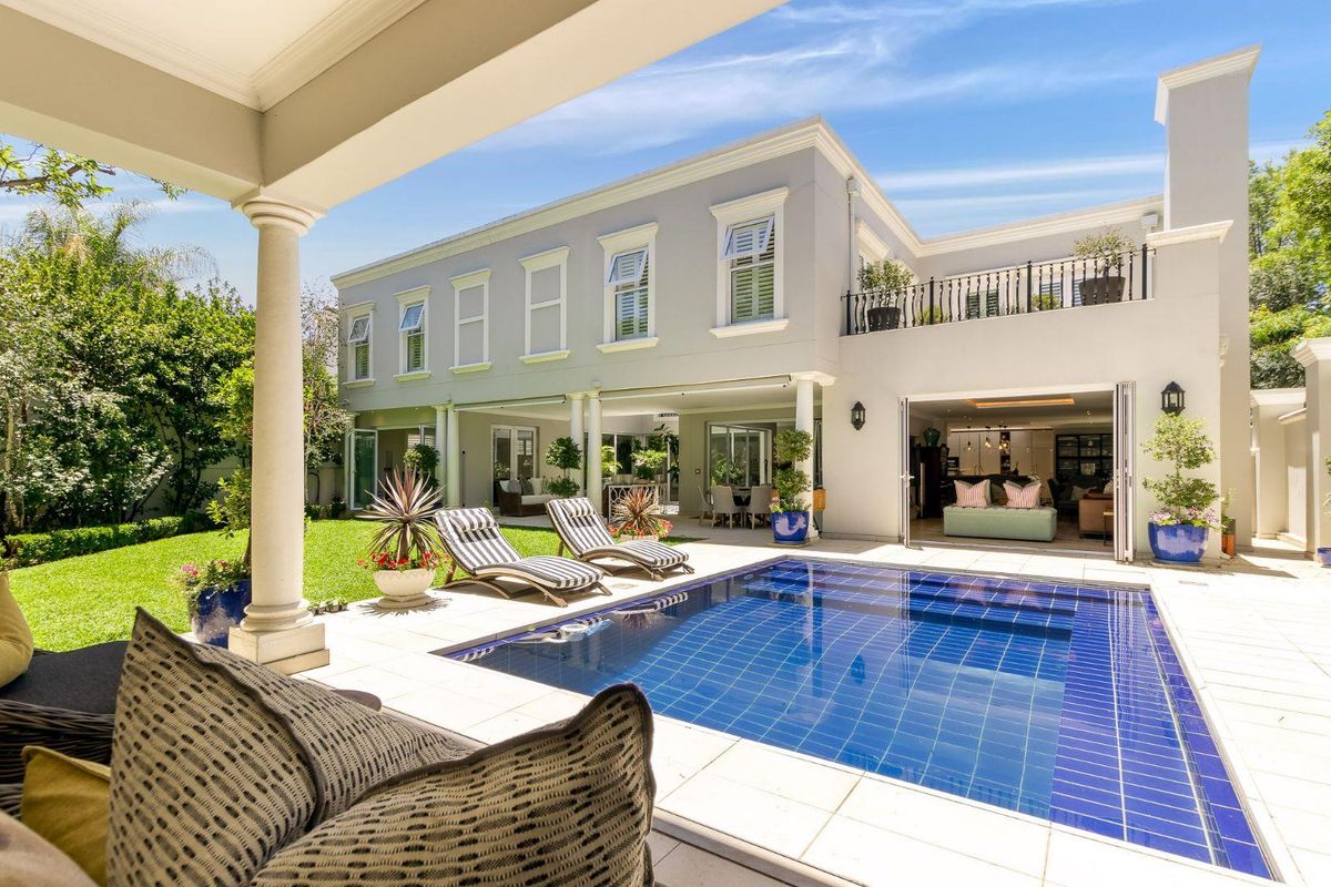 LUXURIOUS 4 BEDROOM FAMILY HOME FOR SALE IN BRYANSTON - Photo 4
