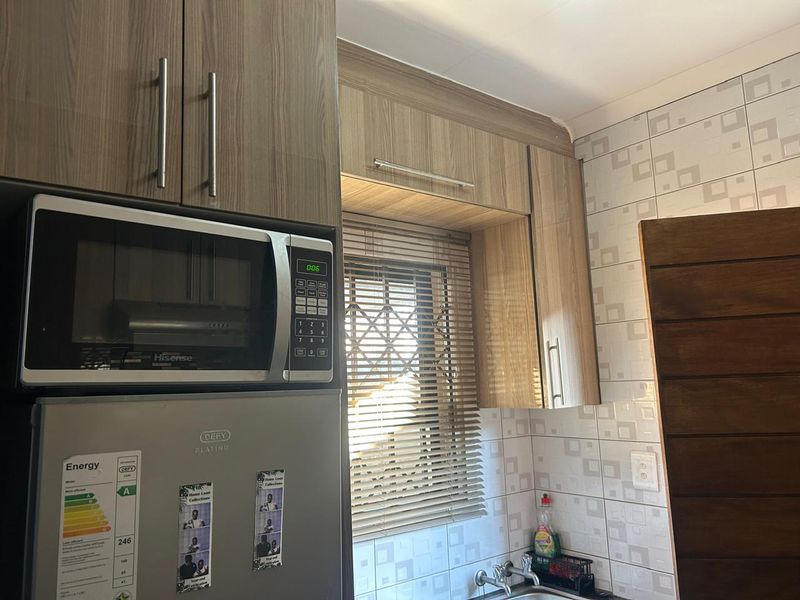 Clayville Ext 76-R950 000 Family Home - Photo 5