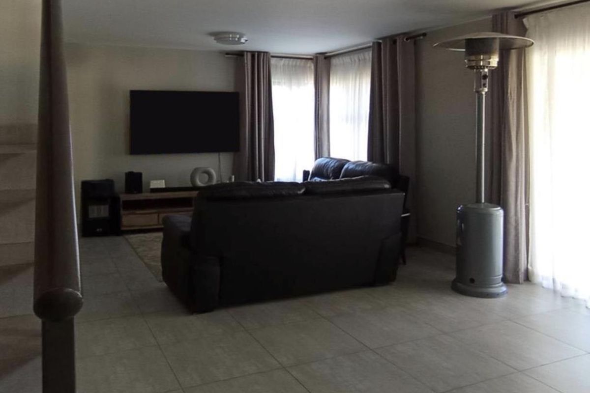 A home that reflects your success. - Photo 4