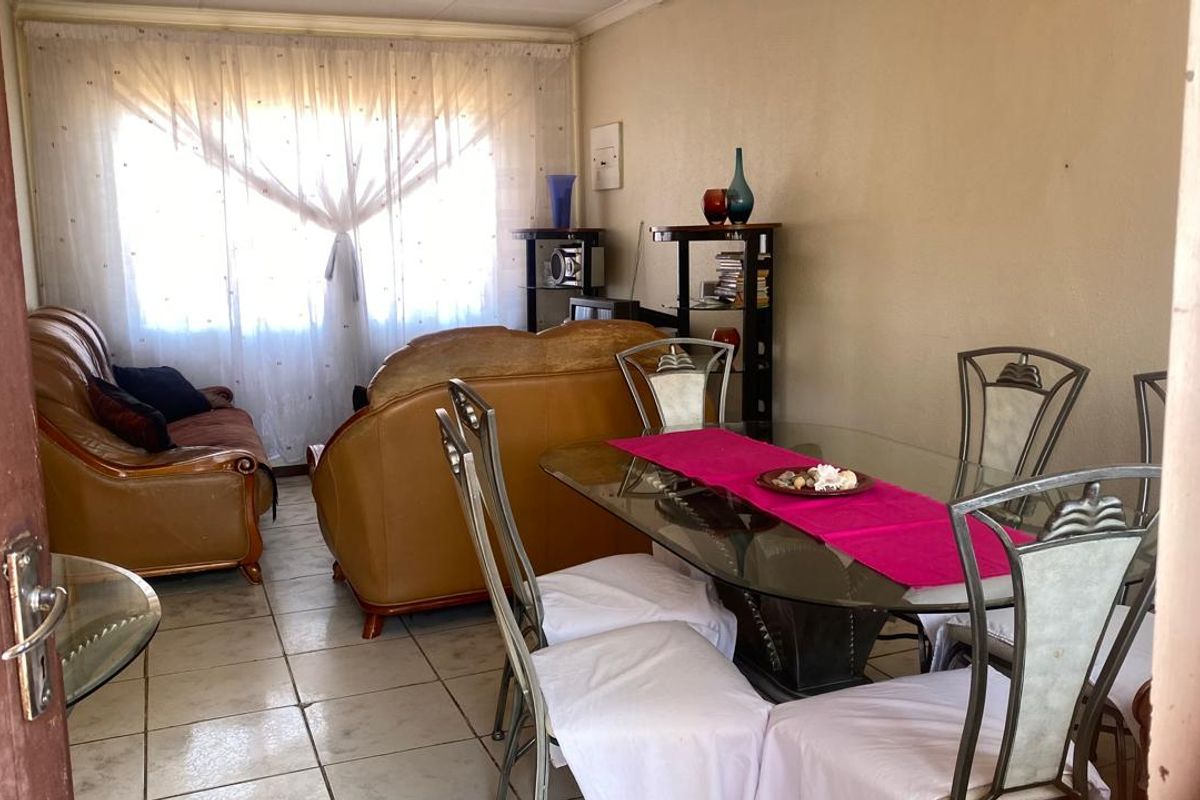 3 Bedroom House for sale - Photo 4