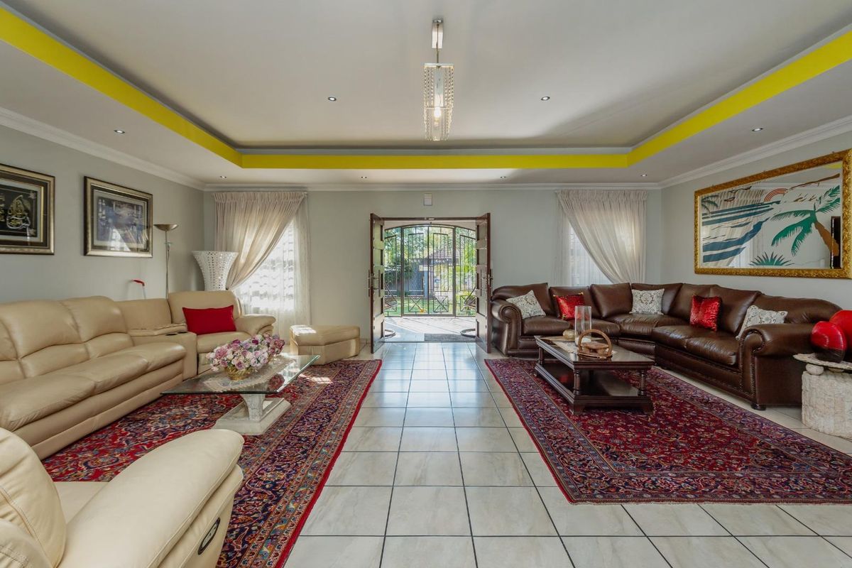 Large Immaculate Family Home with 2 Bedroom Flat - Photo 4