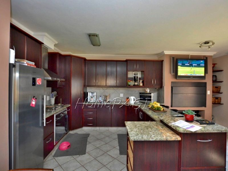 Dolphin Beach, Walvis Bay: Very neat duplex Townhouse is for Sale - Photo 4