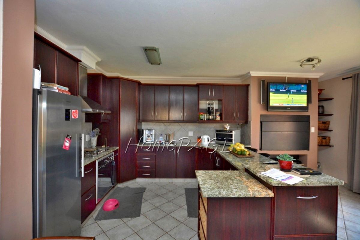 Dolphin Beach, Walvis Bay: Very neat duplex Townhouse is for Sale - Photo 4