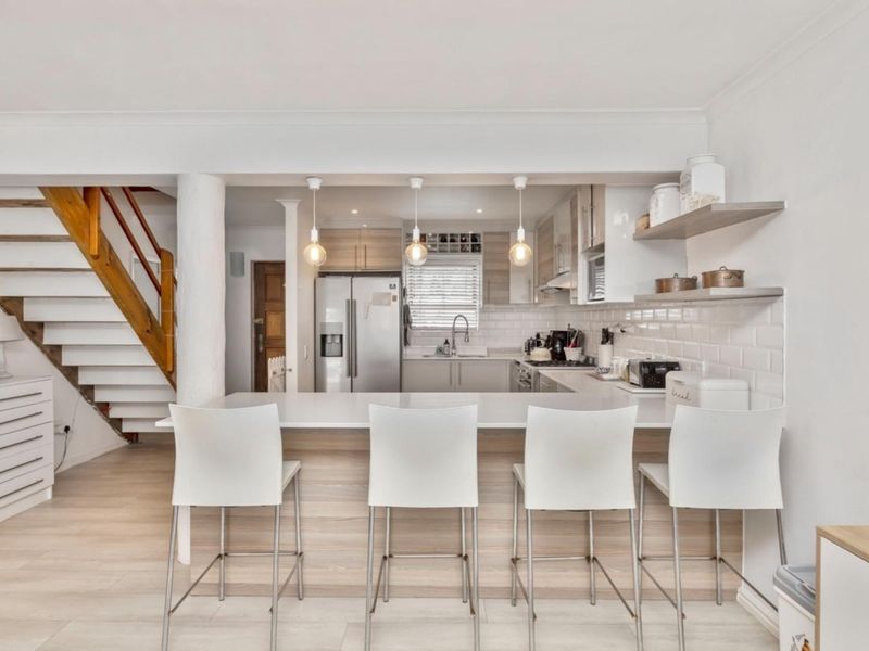 Rare, Spacious Family Home - Flatlet, Home Business Space & Exceptional Entertainment - Photo 6