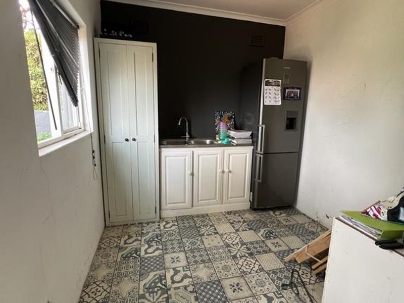 SPACIOUS 3-BEDROOM HOME WITH GRANNY FLAT & POOL - Photo 9