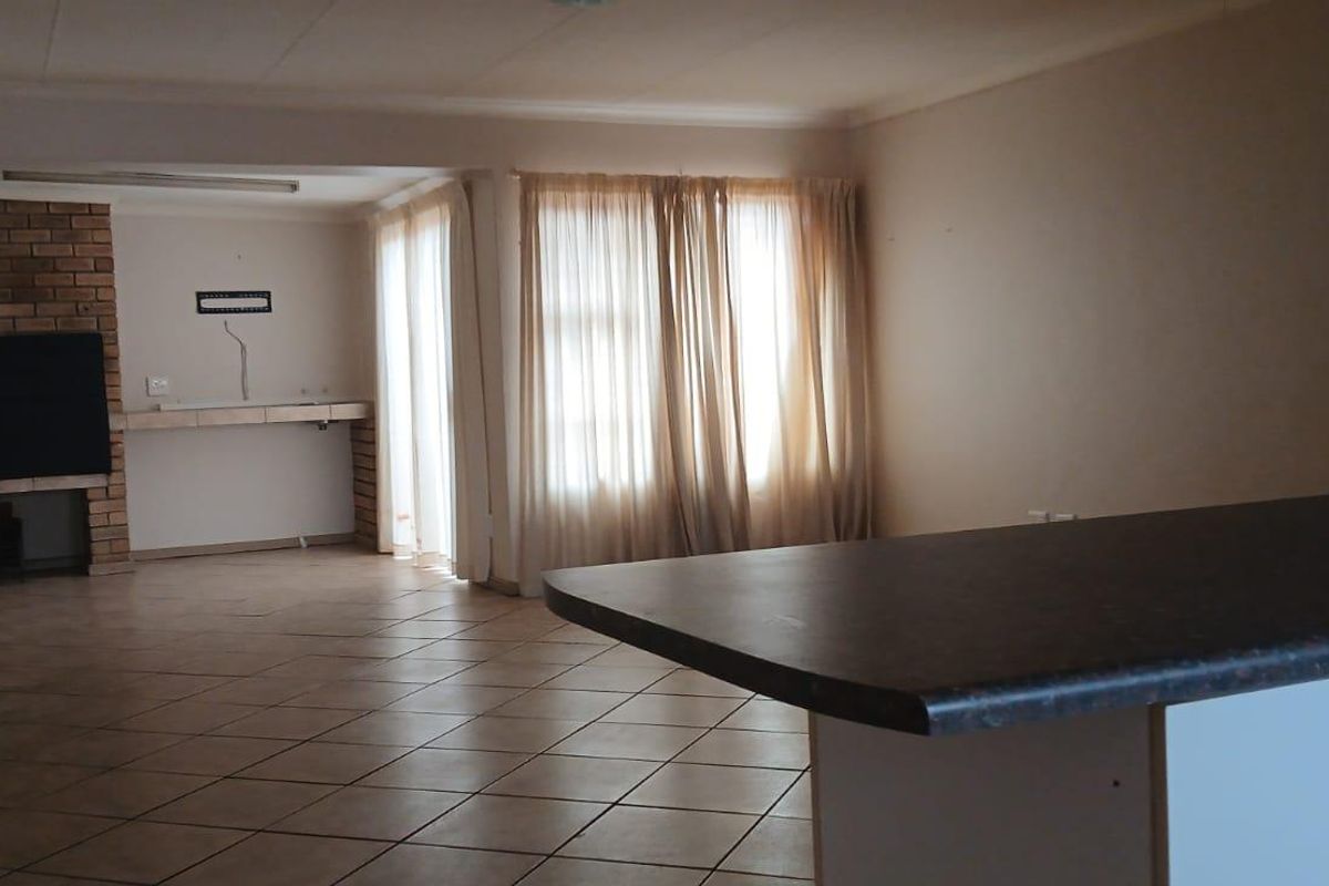 Low Maintenance Townhouse in the Heart of Heiderand - Photo 3