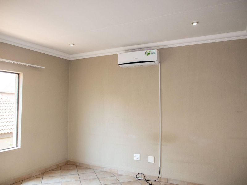 Exceptional Duplex 3 Bedroom Townhouse for Sale - Comfort-  Stylish - Photo 10