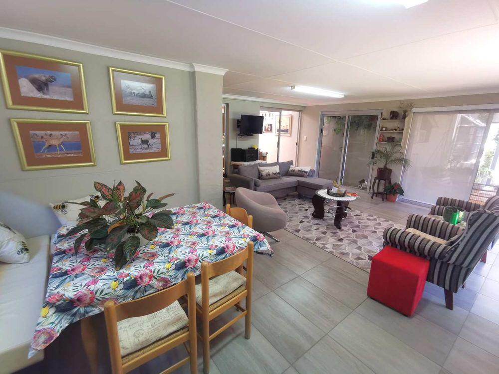 NEXT TO THE OPEN-PLAN KITCHEN WITH LOUNGE IS THIS INDOOR ENTERTAINMENT/FAMILY  ROOM WITH BUILT-IN BRAAI 