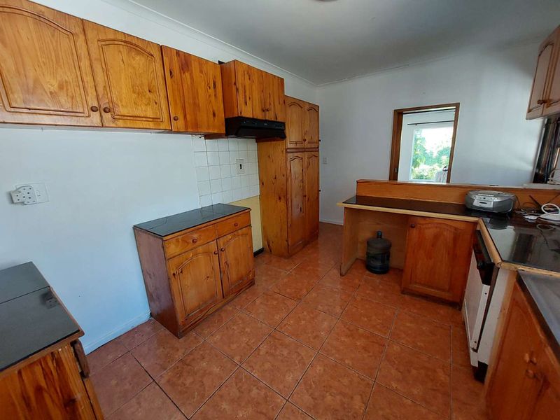 Lovely Family Home Located In Leafy Fairways - Photo 6