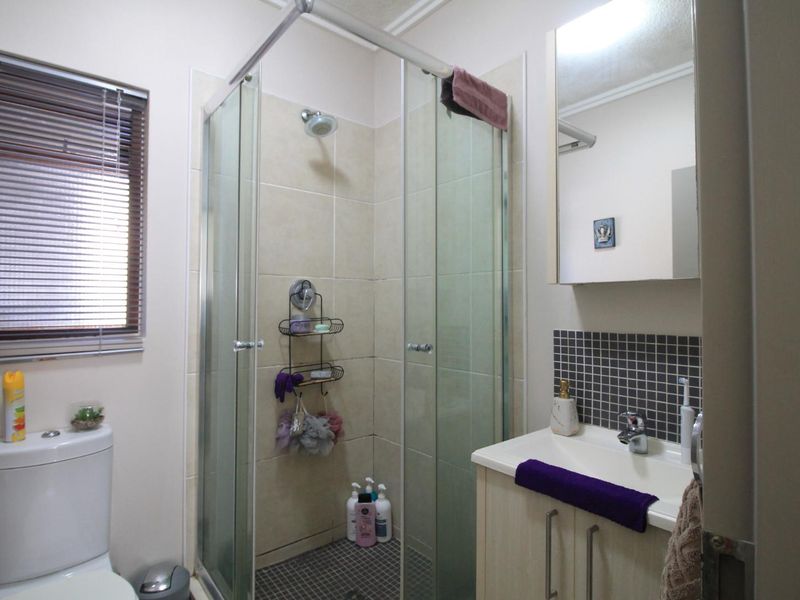 Lovely and sunny BACHELOR/STUDIO apartment - Photo 7