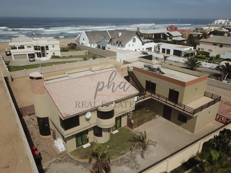 5 Bedroom family home for sale - Swakopmund (Vogelstrand) - Photo 1