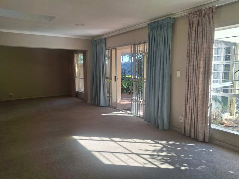 A GORGEOUS TWO BEDROOM SIMPLEX - Photo 7