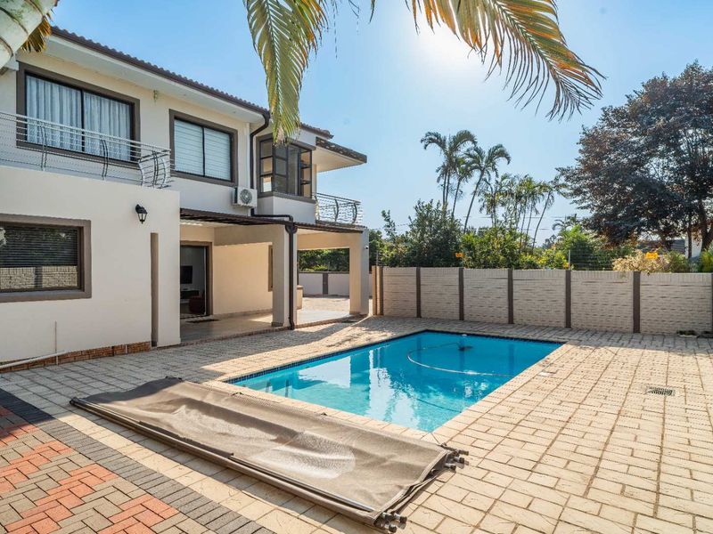 Where Architectural Elegance Meets Uncompromising Luxury - Photo 5