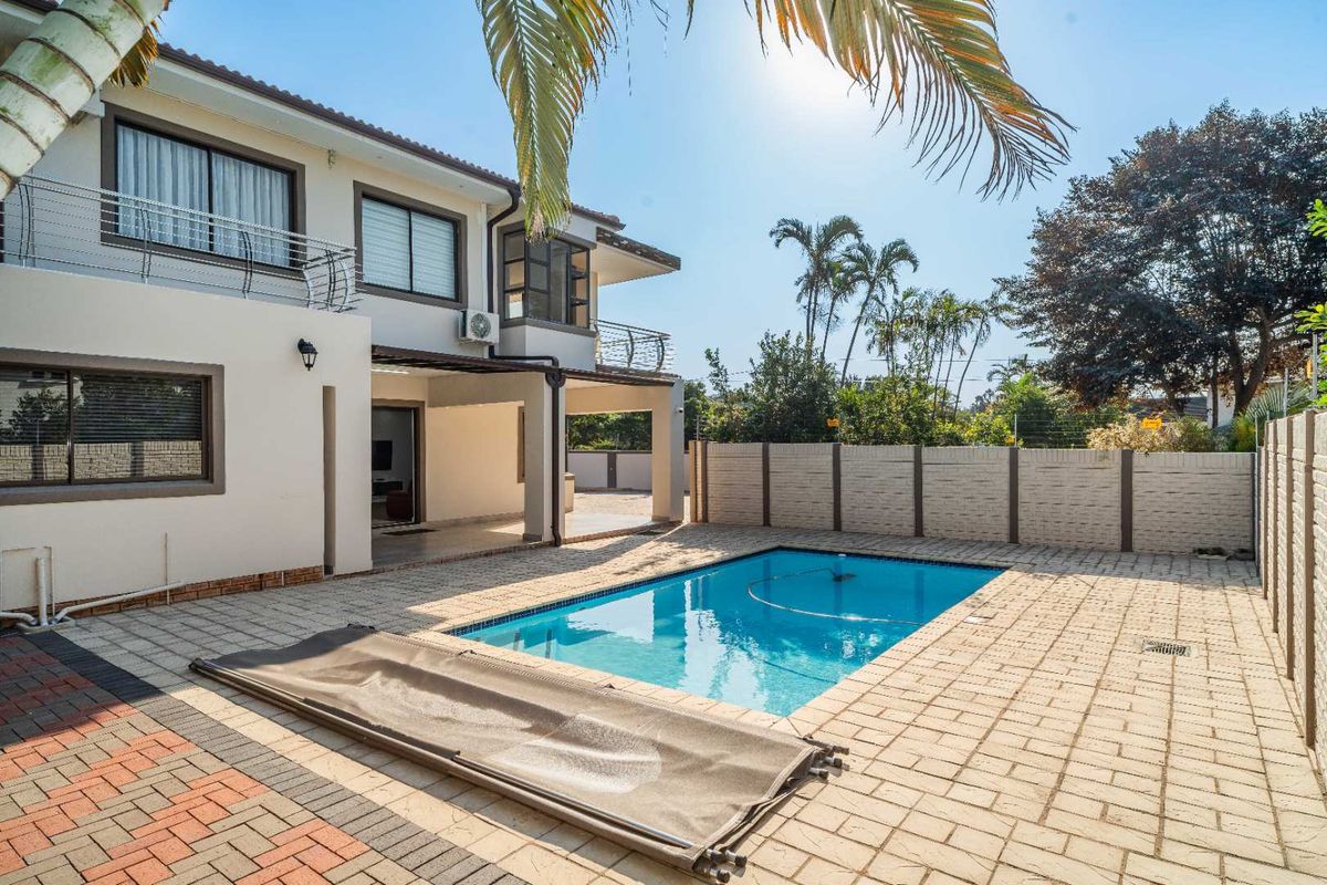 Where Architectural Elegance Meets Uncompromising Luxury - Photo 5