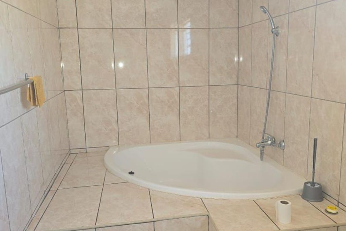 Keetmanshoop Westdene Ext 2: For Sale Neat 4 Bedroom House - Photo 2