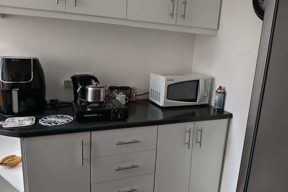 Small and cozy Garden Cottage for Rental - Photo 3