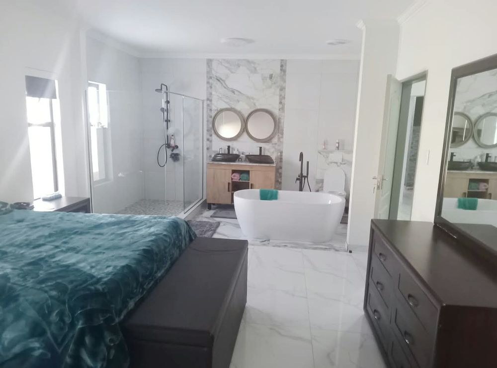 main bedroom with en-suit
