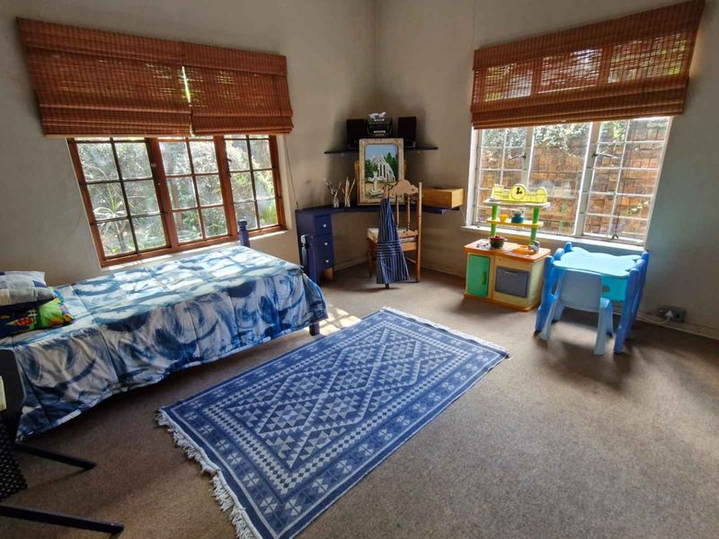 COTTAGE STYLE HOME OF CHARACTER IN THE HEART OF RIETONDALE - Photo 6