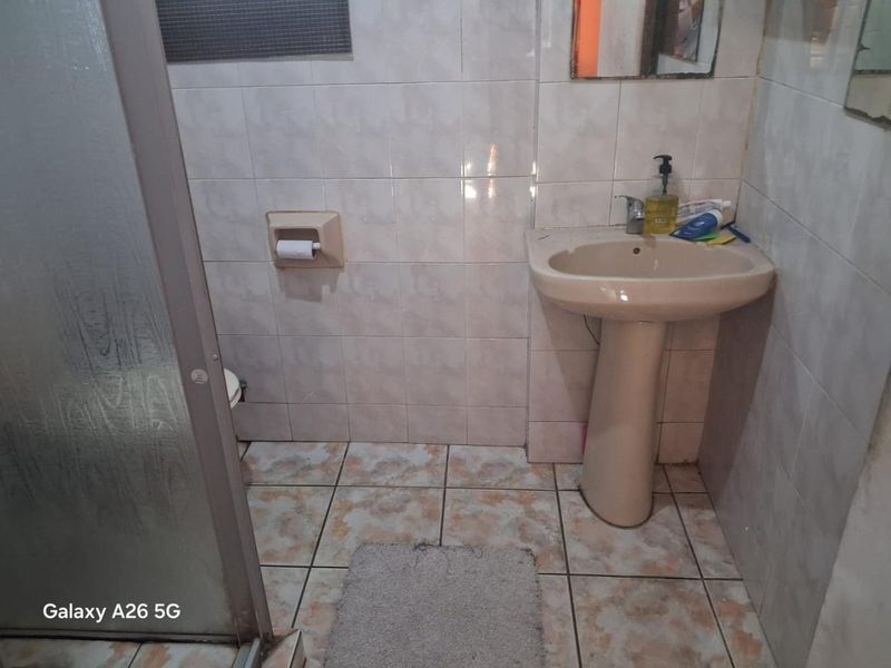 Investment Home with 3 Bachelor Pads Income Potential in Merewent - Photo 6