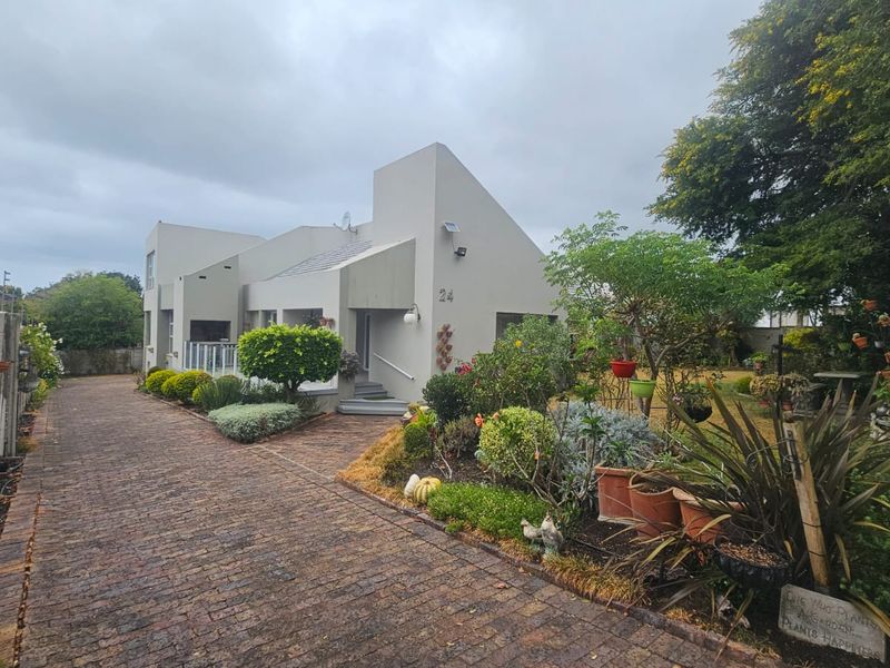 Charming family home in Hartenbos, Garden Route - Photo 5