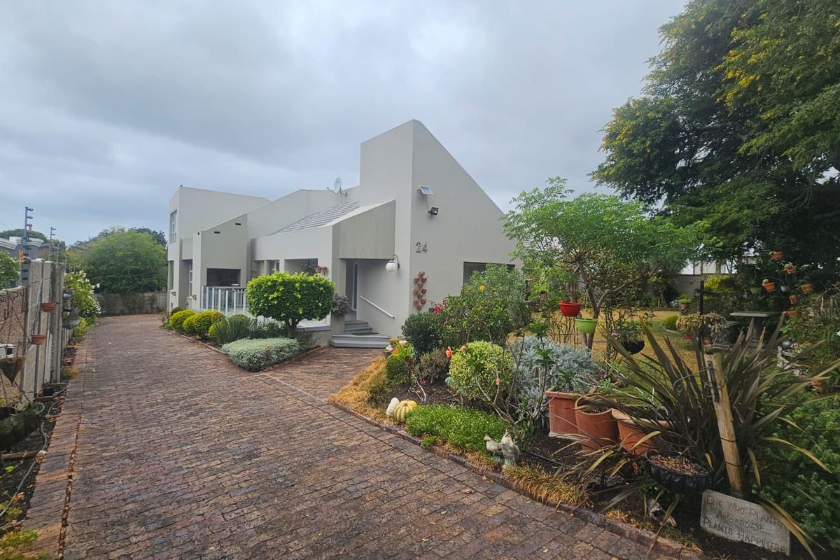 Charming family home in Hartenbos, Garden Route - Photo 5