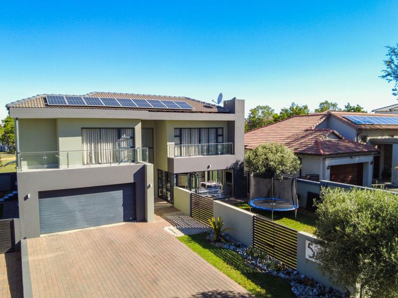 Gorgeous 4 Bedroom Home in La Como lifestyle estate - Photo 2