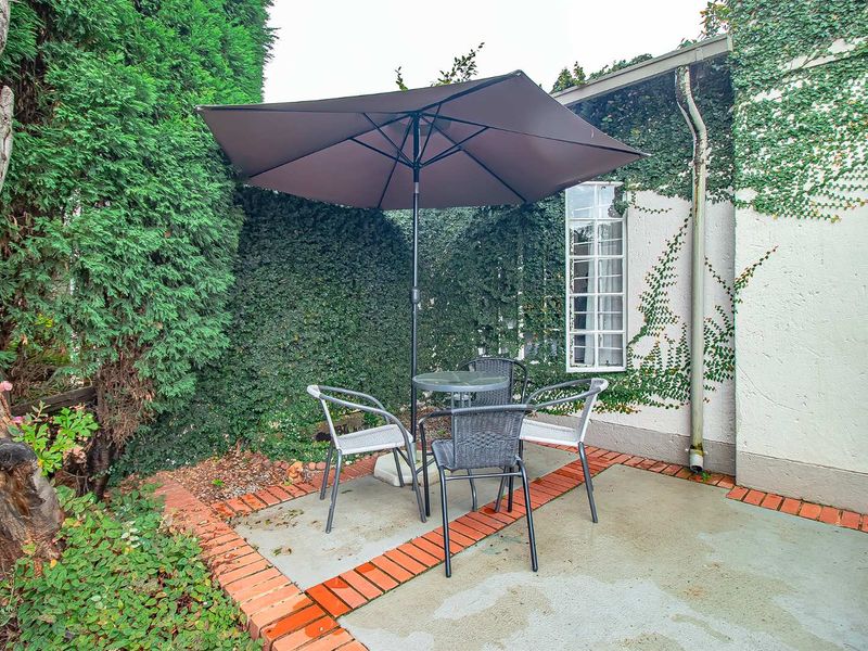 Cosy 2 bedroom unit in pet-free complex - Photo 4