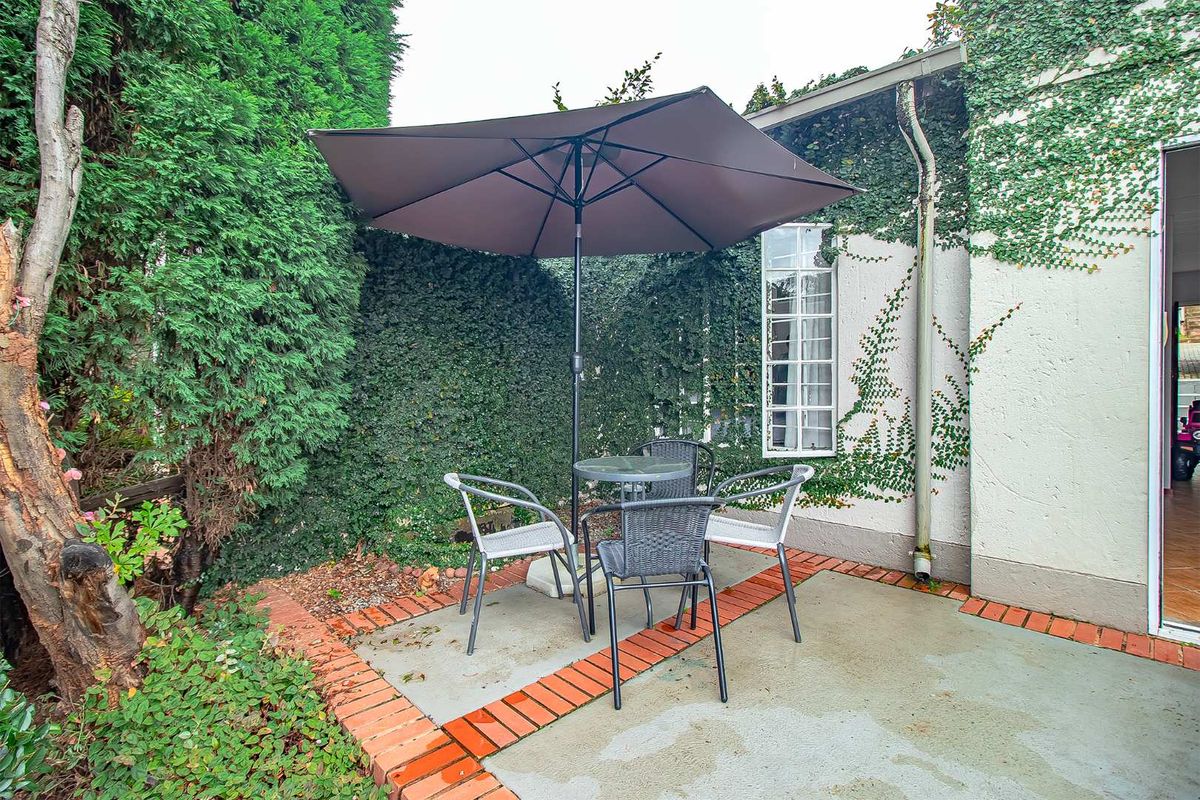 Cosy 2 bedroom unit in pet-free complex - Photo 4