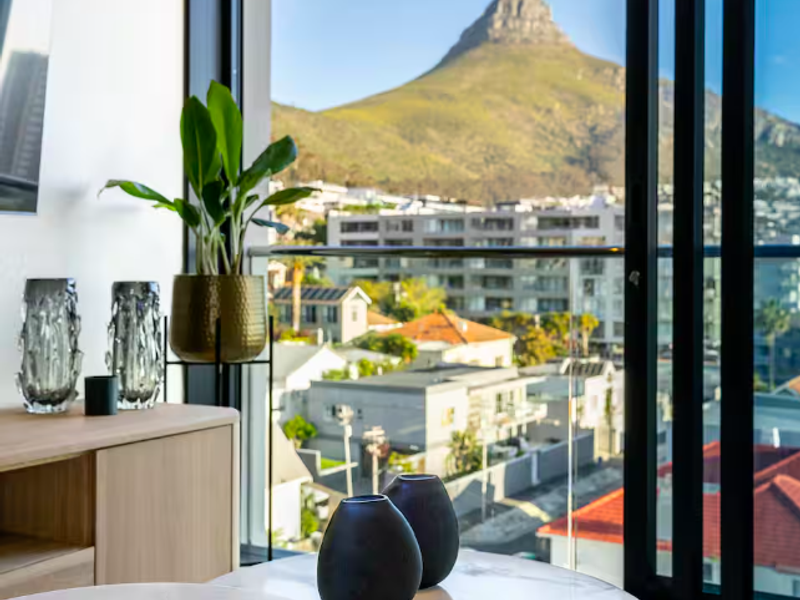 Duplex of dreams with views from every window! - Photo 7