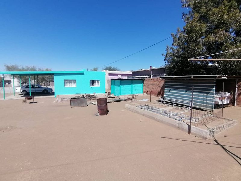 GORGEOUS FAMILY HOME WITH FLATLET FOR SALE IN KEETMANSHOOP - NAMIBIA - Photo 10