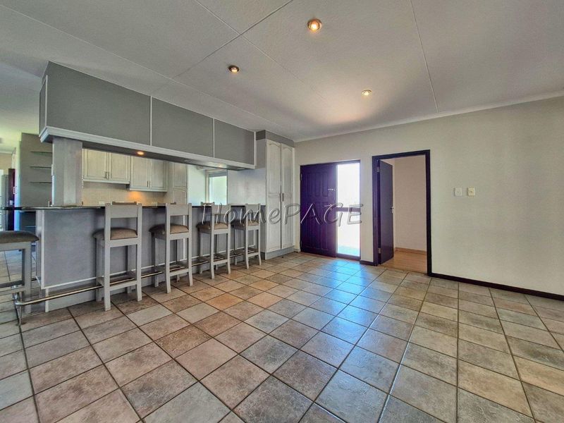 Central, Walvis Bay:  SPACIOUS HOME WITH TWO FLATS is for Sale - Photo 4