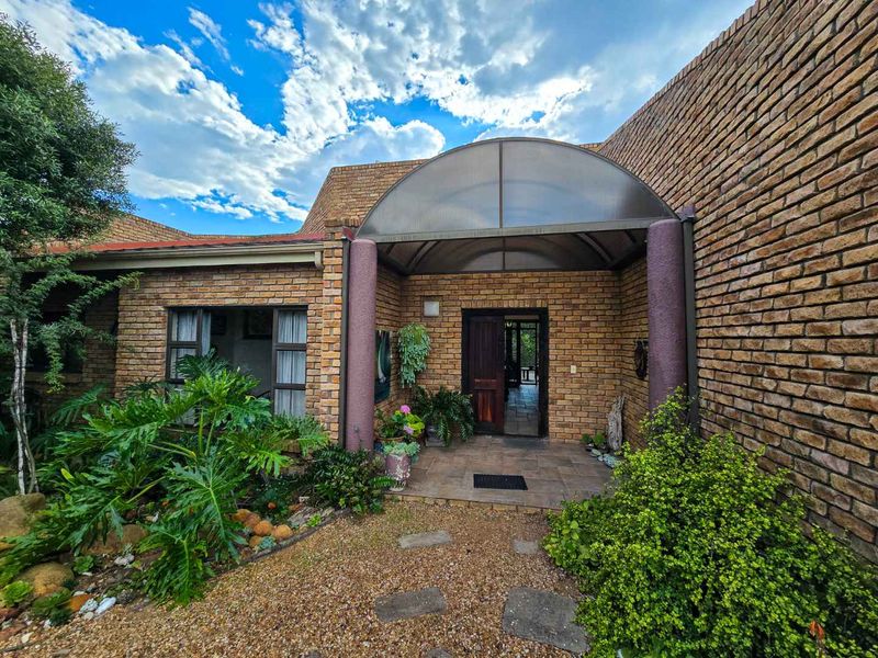 Beautiful open plan family home for sale in Stilbaai-Wes. - Photo 3