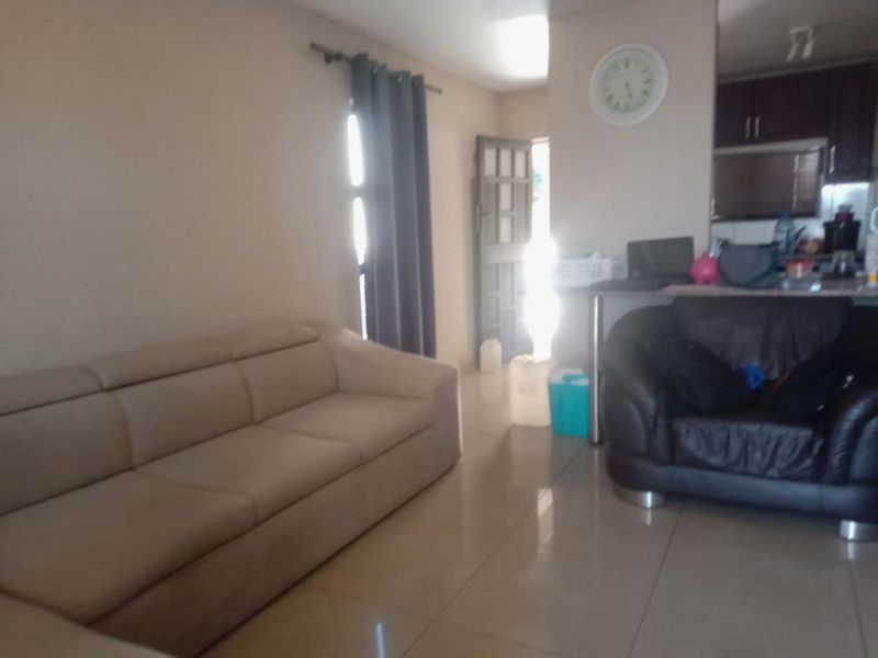 Two Bedroom For Sale In Glenwood - Photo 4