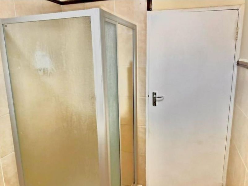 3 Bedroom Apartment for Sale - Photo 5