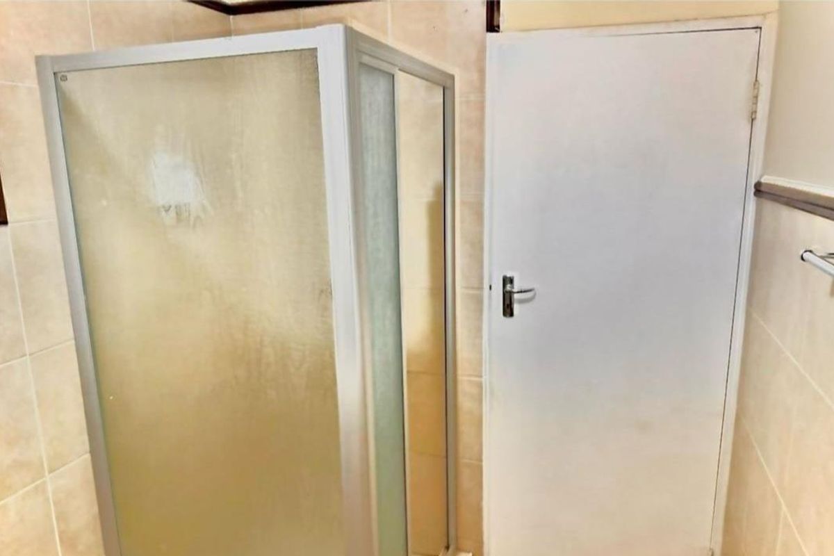 3 Bedroom Apartment for Sale - Photo 5