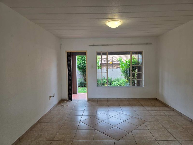 PET FRIENDLY GROUND FLOOR APARTMENT - Photo 7