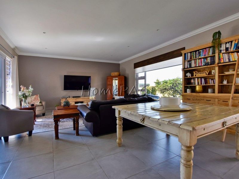 Rossmund Golf Estate, Swakopmund:  Large, Neat, Upmarket Home is for Sale - Photo 7
