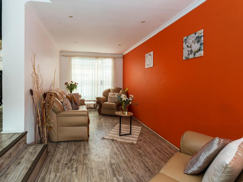 The Perfect Blend of Style and Comfort Today - Photo 7