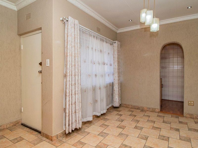 Immaculate 3 Bedroom facebrick home in Rynsoord - Photo 2
