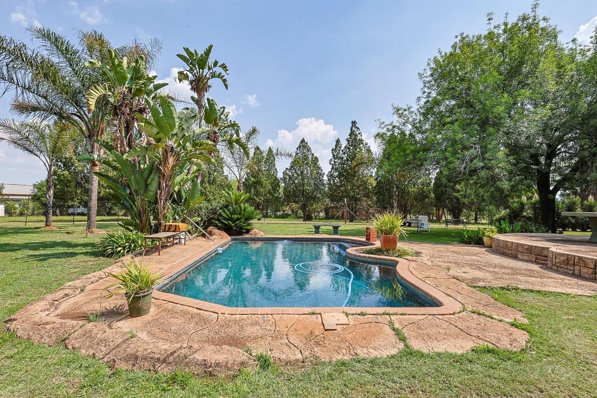 Country Life Bliss in Boschkop: A 4.2 Hectare Pecan Nut Farm Oasis - Photo 2