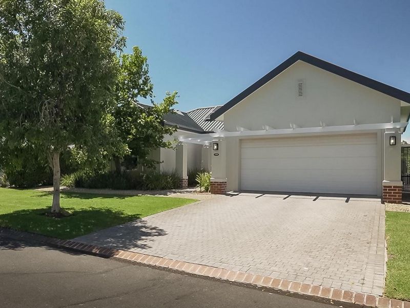 Modern Three-Bedroom Family Home in a Serene Setting Available for Rent in Val de Vie Estate - Photo 10