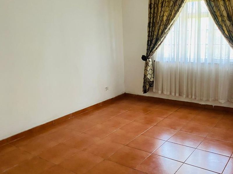 "Discover Your Dream Home in Berea West, Westville!" 2. "Luxurious Family Living Awaits in Westville!" 3. "Berea West Beauty: Spacious Family Home for Sale!" - Photo 10