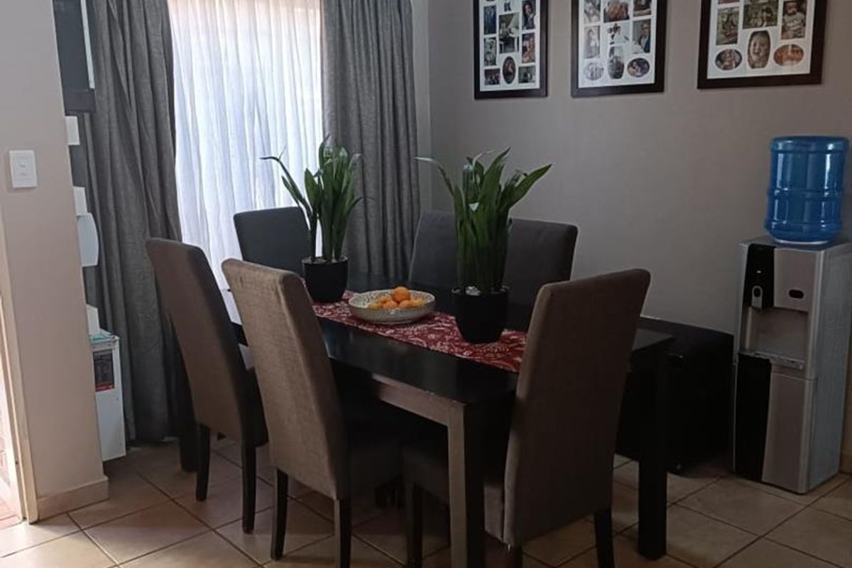 Charming 2-Bedroom Townhouse - Photo 5