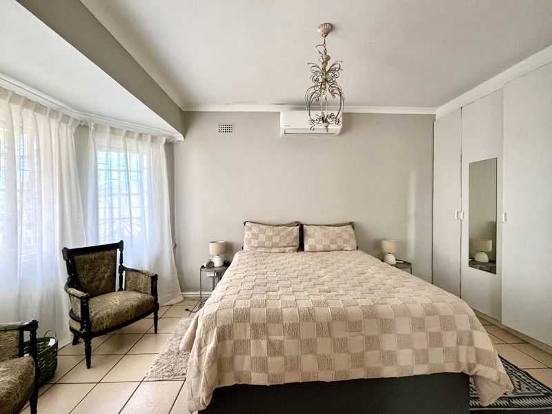 Modern Touches & Classic Comfort – 2-Bedroom Home in Westriding - Photo 5