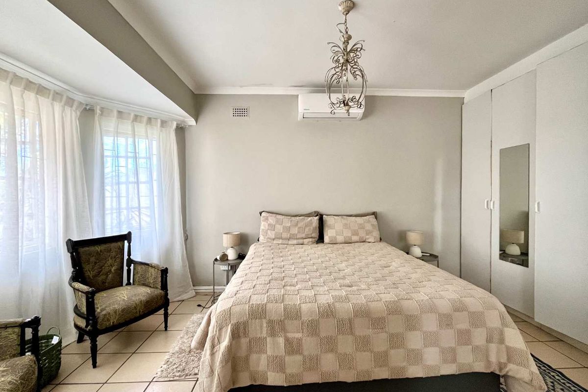 Modern Touches & Classic Comfort – 2-Bedroom Home in Westriding - Photo 5