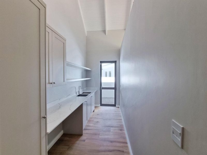 Architectural Excellence in Vermont's Crown Jewel - Photo 9