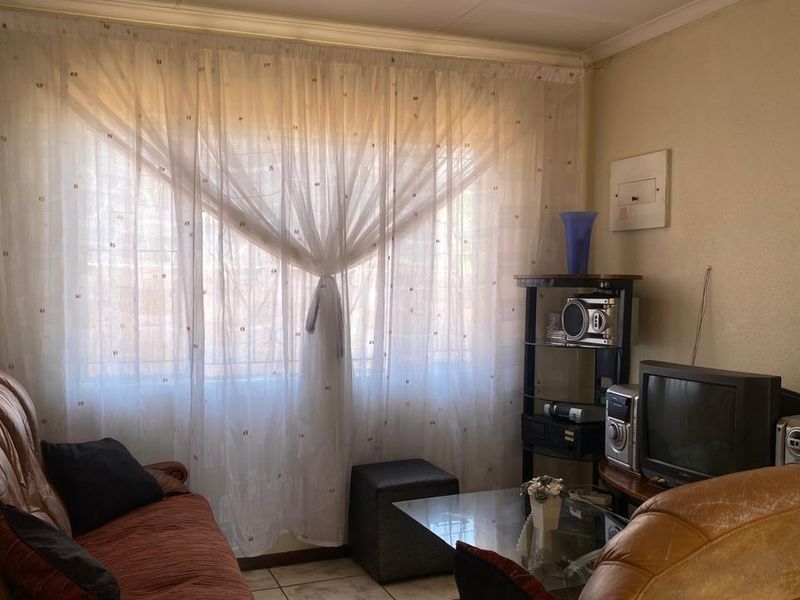 3 Bedroom House for sale - Photo 6