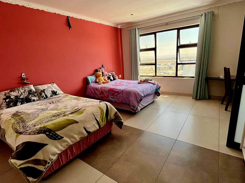 Modern Executive 5 Bedroom Home with a 1 Bedroom flat / Luxury BnB – Gamsa Street, Windhoek - Photo 5