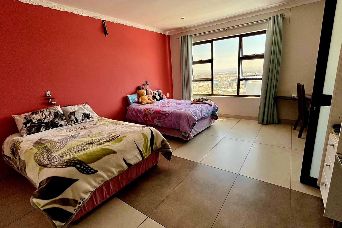 Modern Executive 5 Bedroom Home with a 1 Bedroom flat / Luxury BnB – Gamsa Street, Windhoek - Photo 5